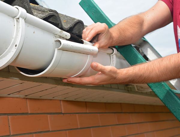 Die Bauhelden Adler - Service Dachrinnenreparatur